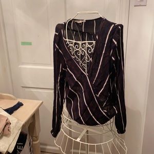 Cross cross shirt. Long sleeves. Medium.